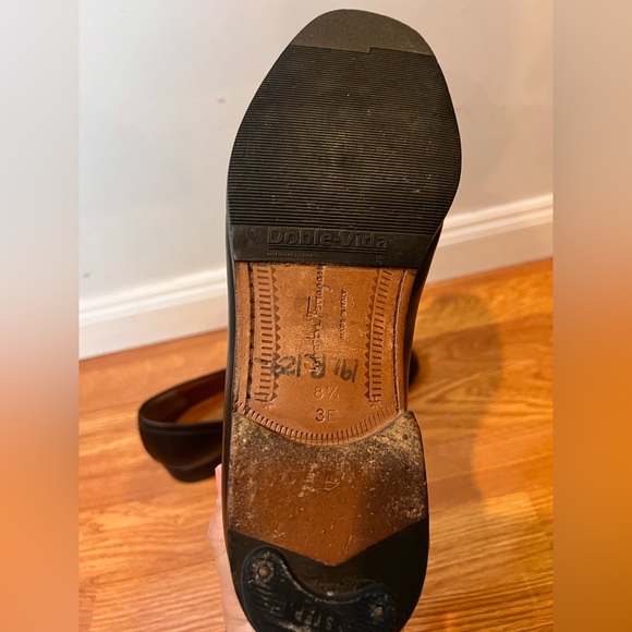 Salvatore Ferragamo men leather loafer shoes size 8.5 us. Great used condition. - Picture 4 of 7